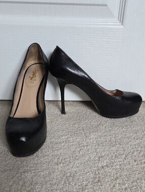 Yves Saint Laurent Tribtoo 105 Black Leather Pumps